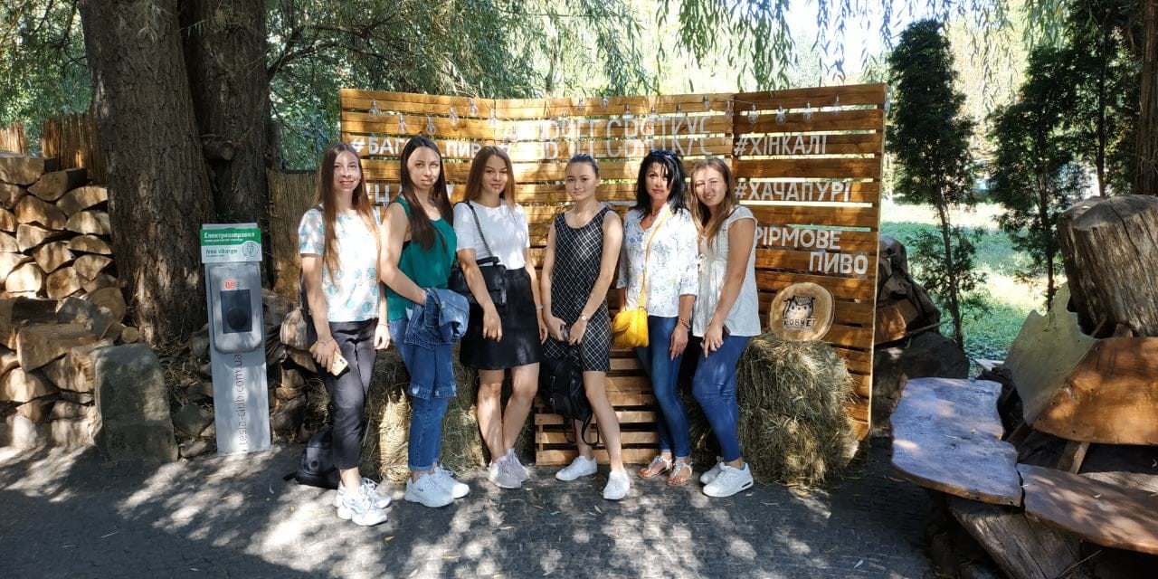 Студенти групи Т-33 із доц. Поплавською І.В.перед екскурсією